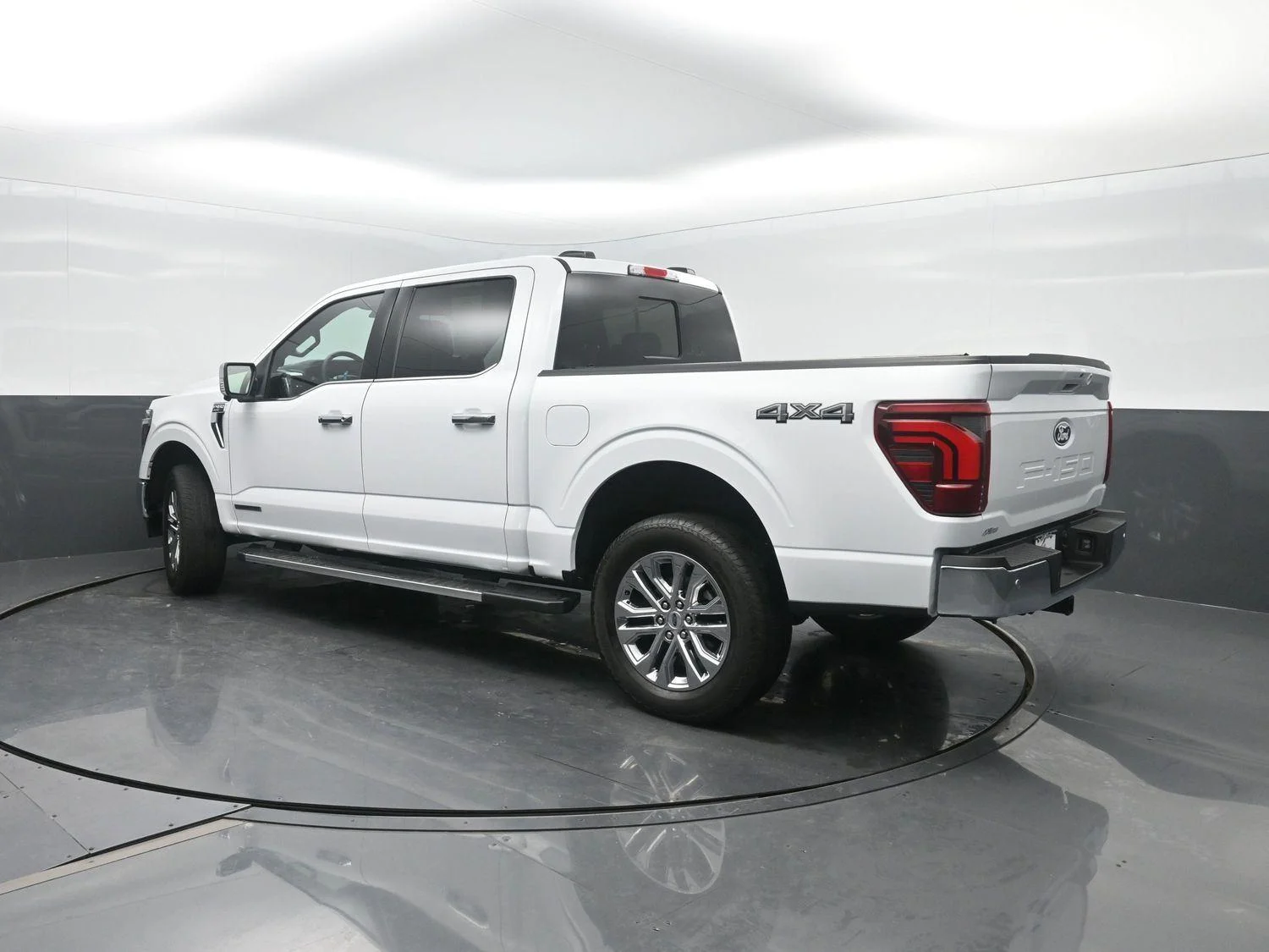 Used 2025 Oxford White Ford LARIAT image 47