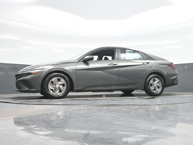 Used 2025 Gray Hyundai SE image 21