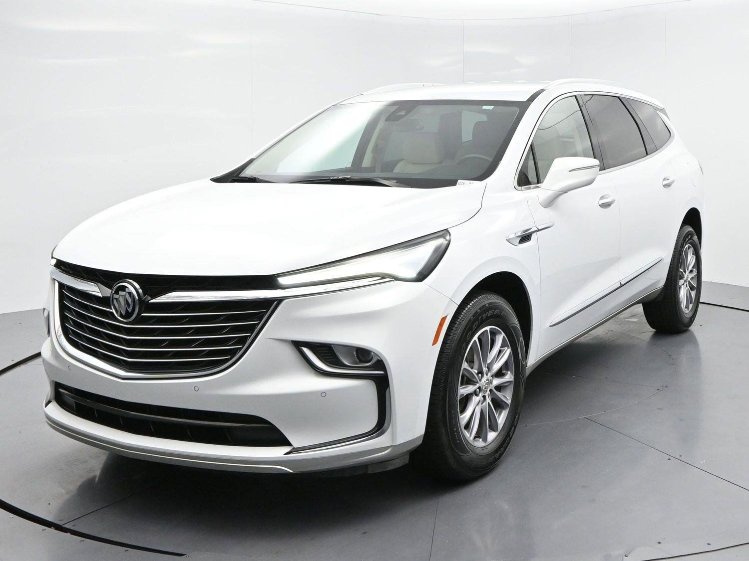 Used 2023 Summit White Buick Essence image 3