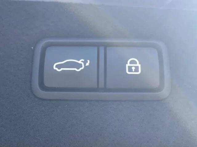 Used 2021 Blue Genesis 3.3T Premium image 9