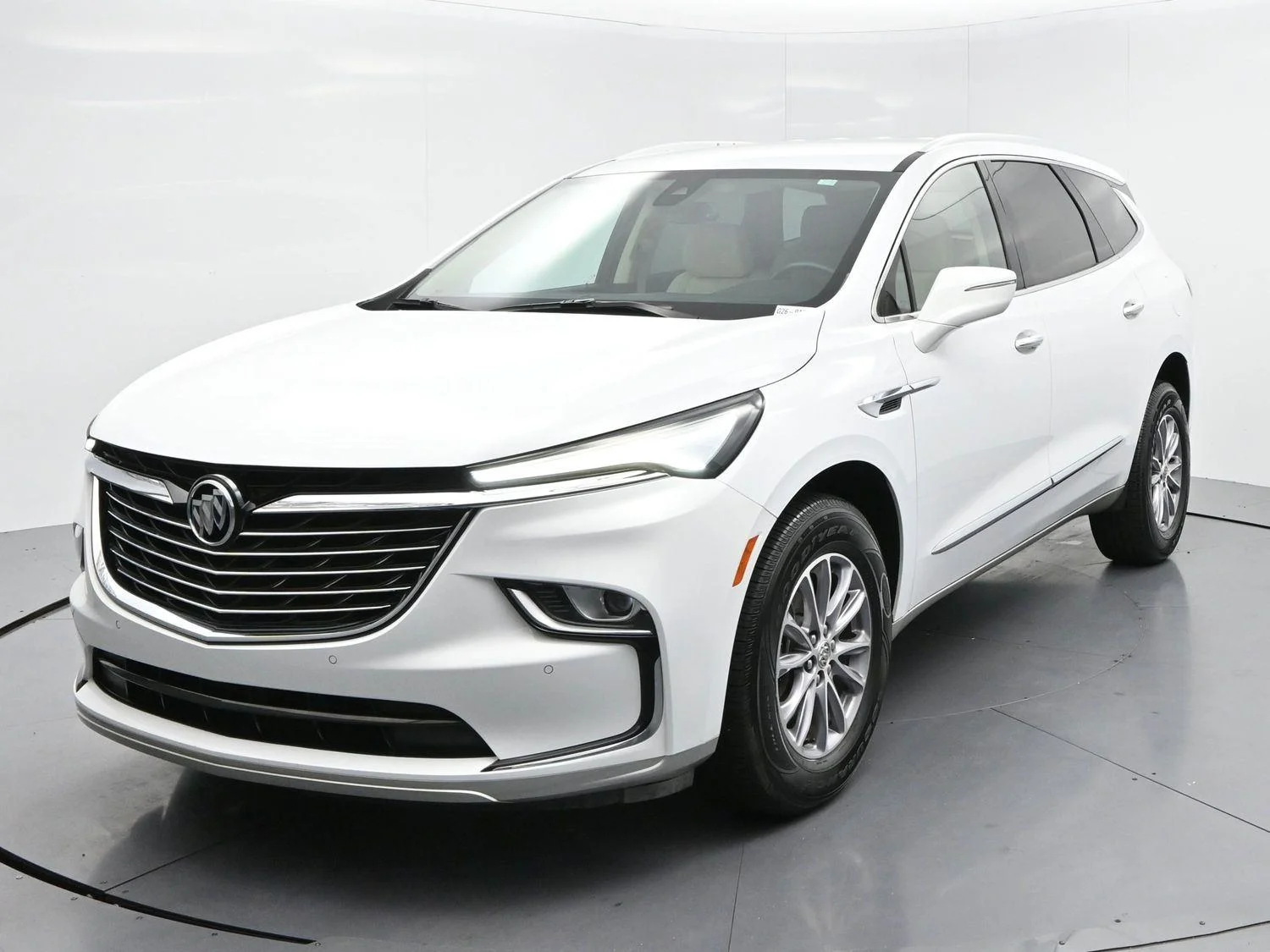 Used 2023 Summit White Buick Essence image 3