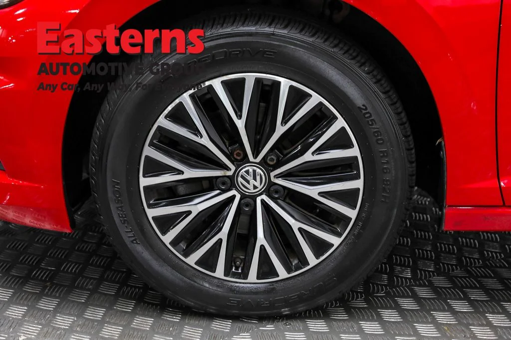 Used 2019 Red Volkswagen SEL image 29