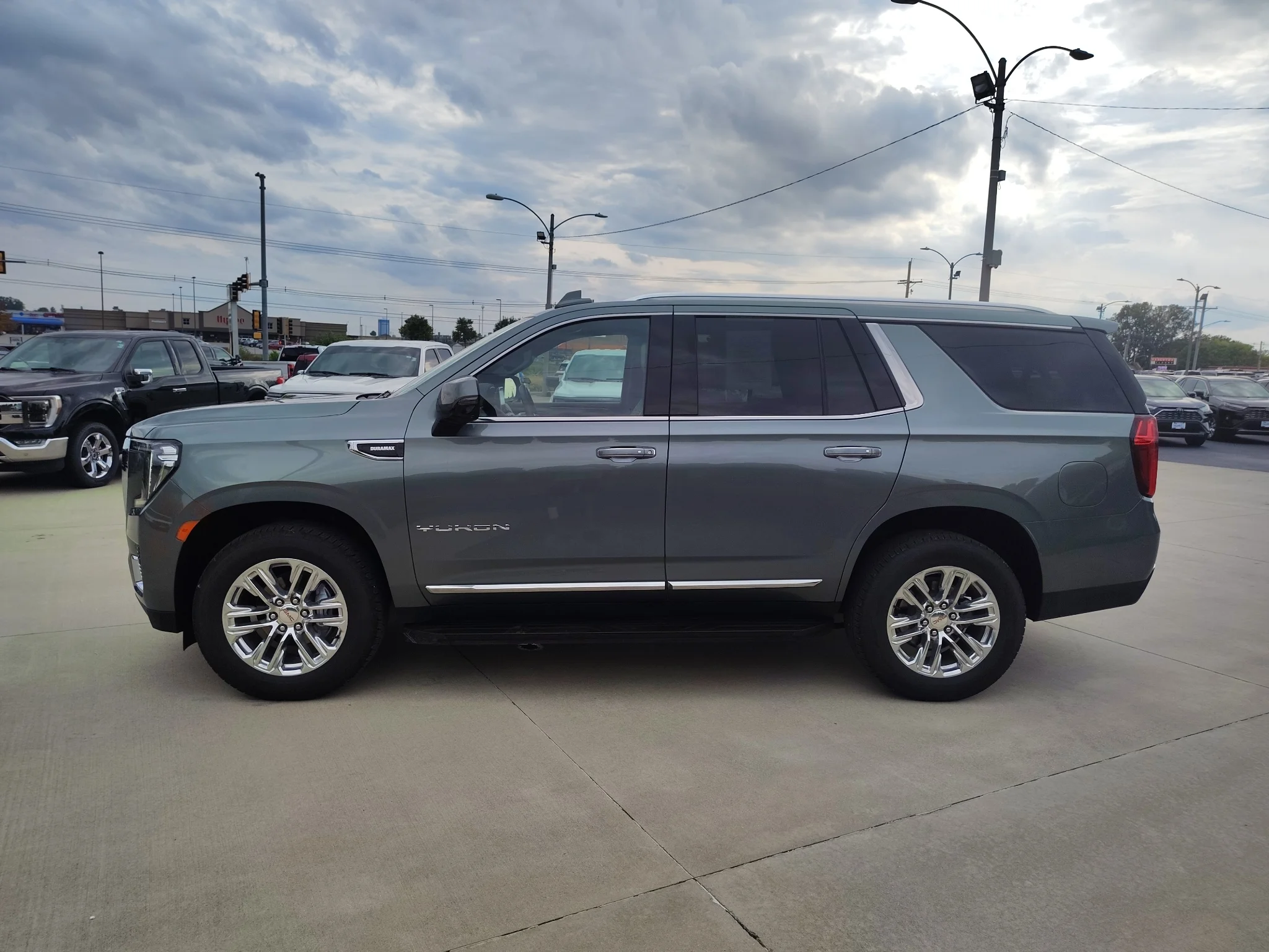 Used 2024 Frost GMC SLT image 2