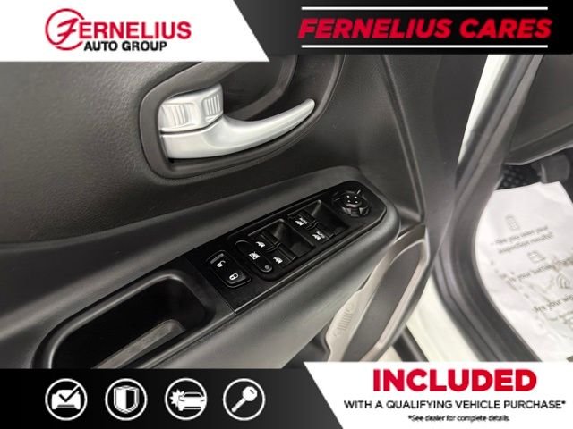 Used 2023 White Jeep Latitude image 28