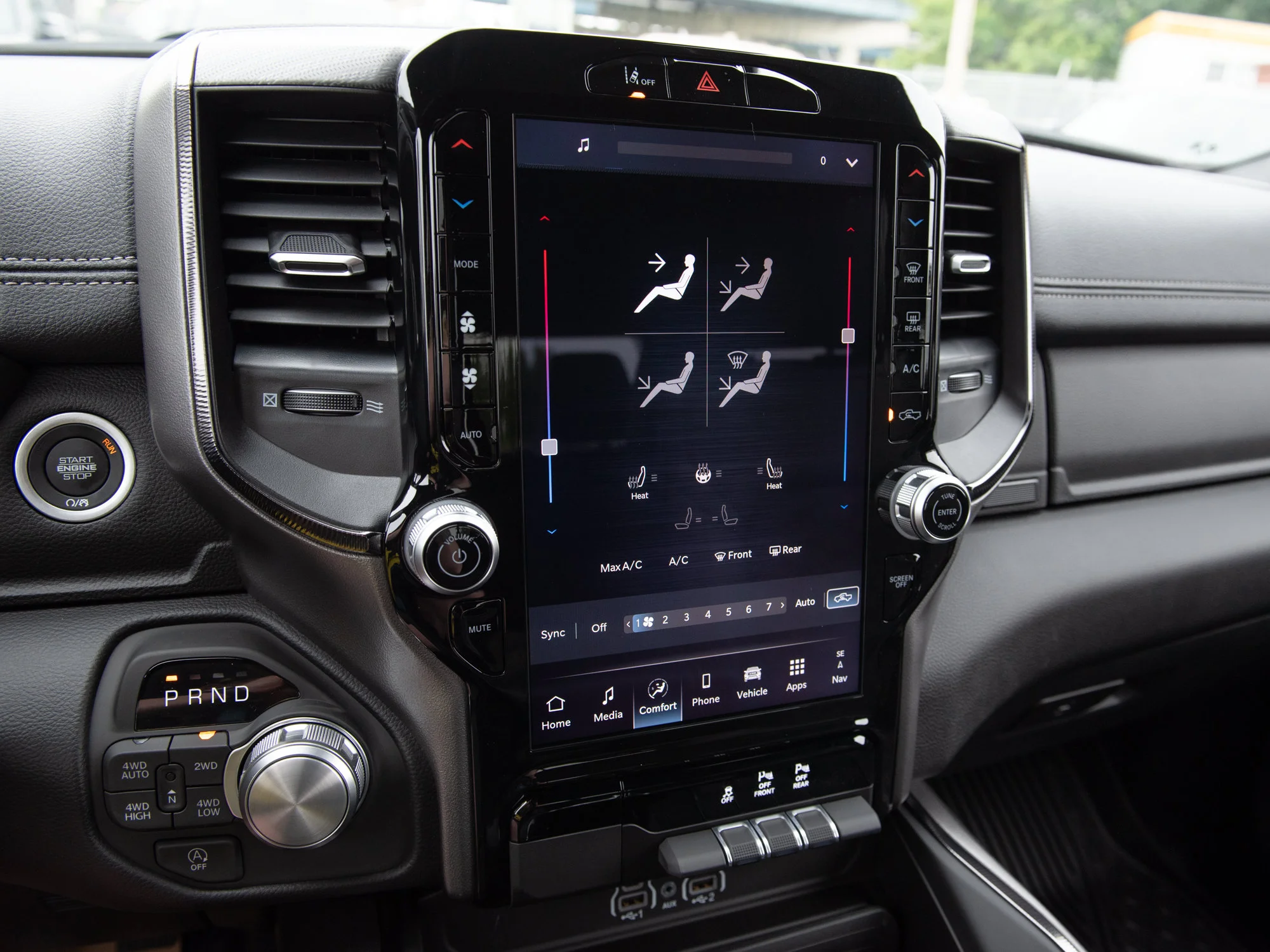 New 2026 Black RAM Sport* image 22