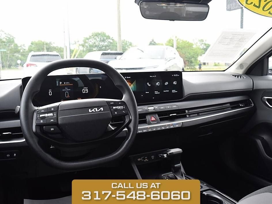 2025 Kia K4 LXS - Photo 11