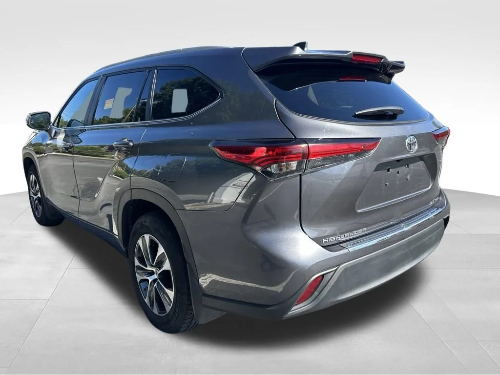 Used 2023 Gray Toyota XLE image 4