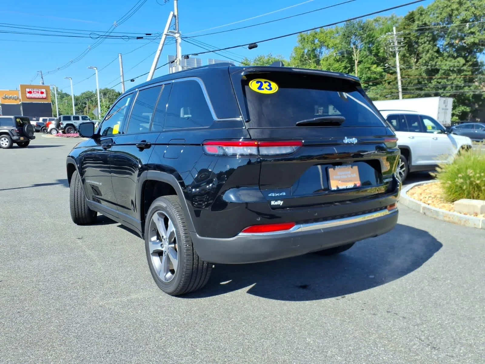 Certified Used 2023 Diamond Black Crystal Pearlcoat Jeep Limited image 11
