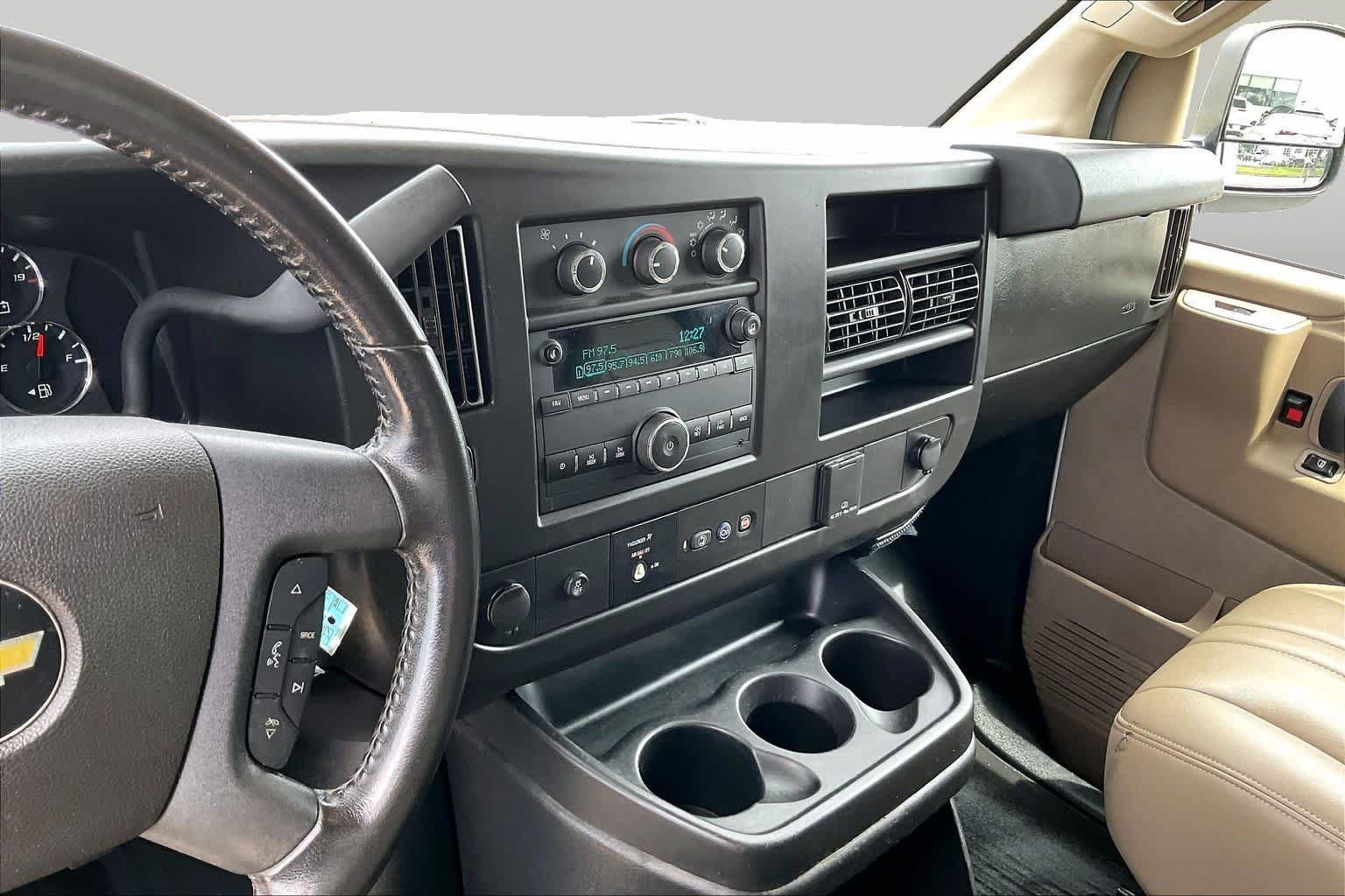 Used 2021 Summit White Chevrolet  image 6