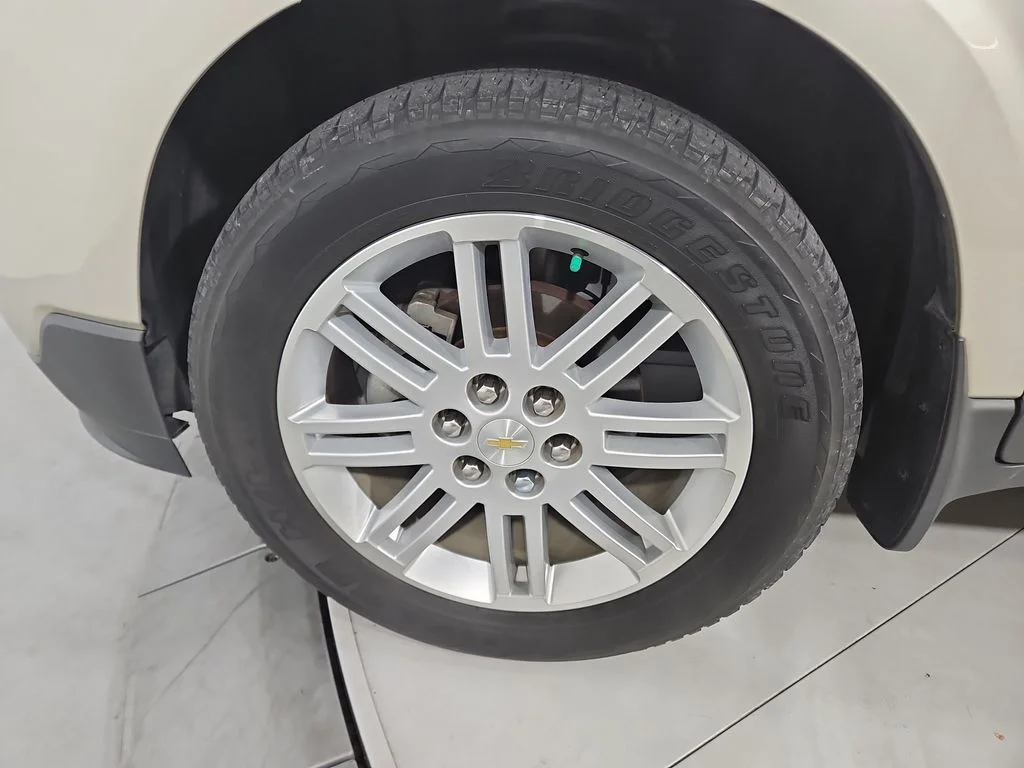 Used 2015 Gold Chevrolet LT image 26