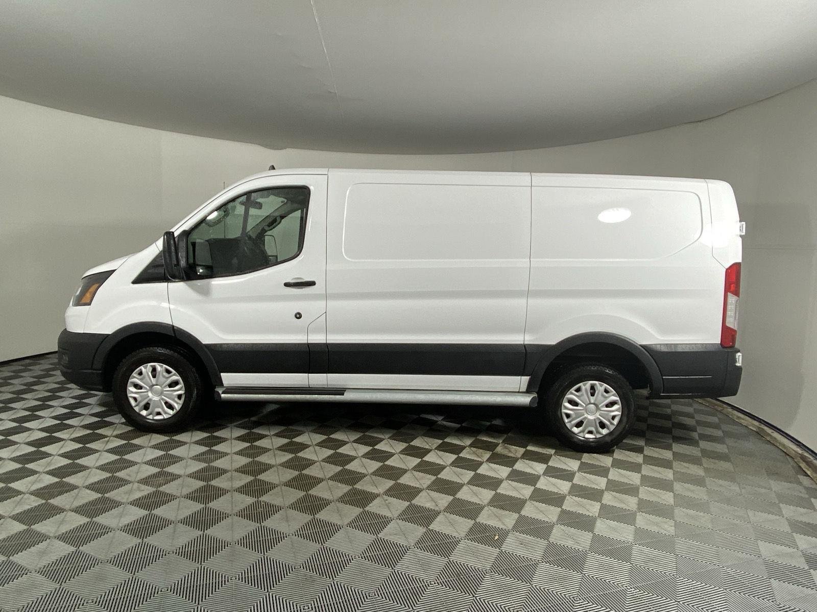 Used 2025 Oxford White Ford Base image 4