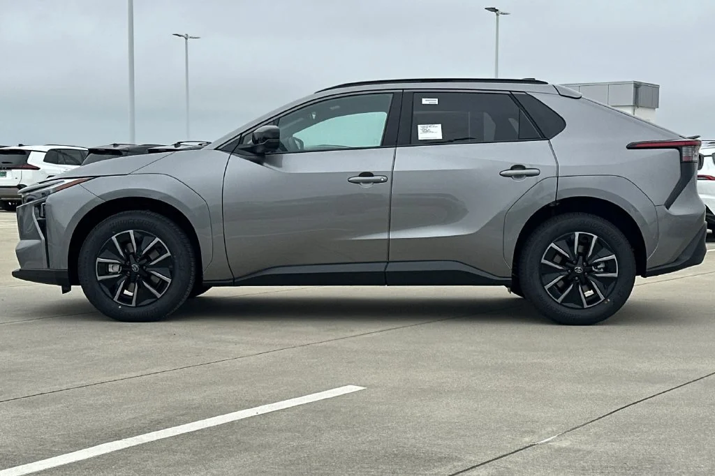 New 2027 Heavy Metal <sup>1</sup> Toyota  XLE image 7
