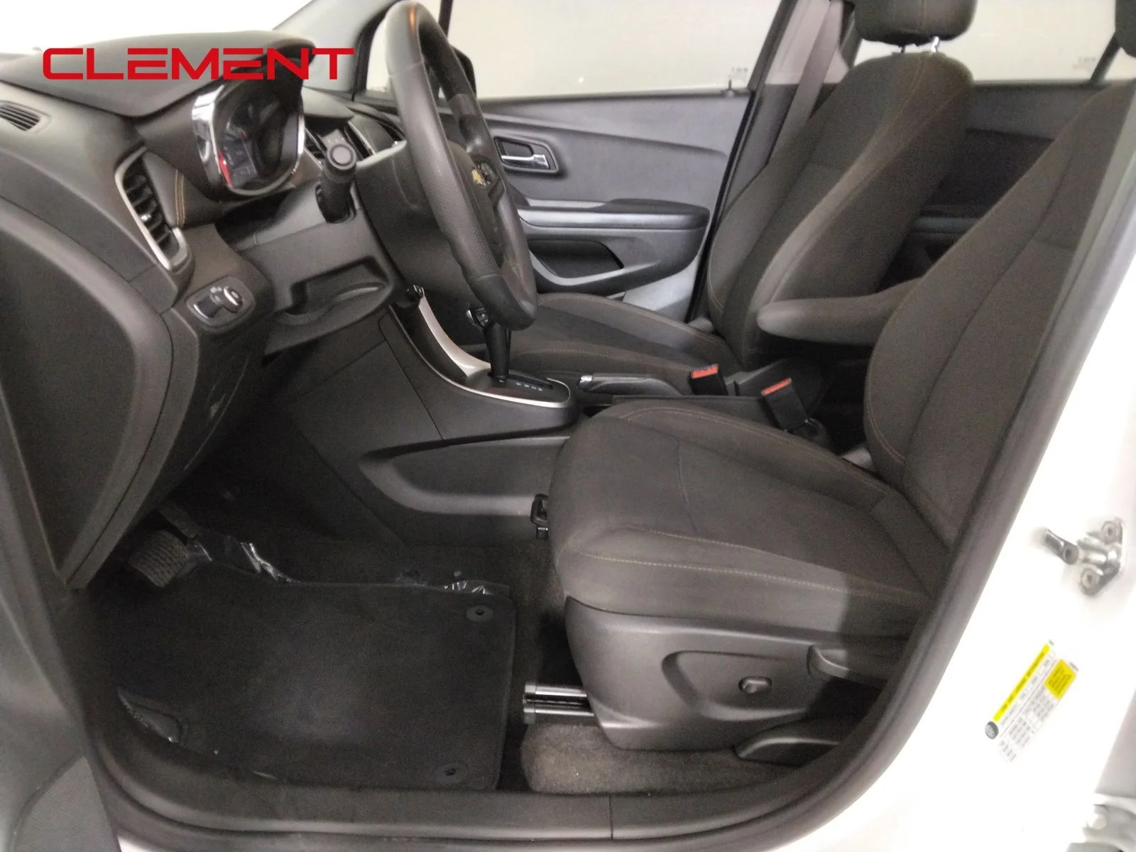Used 2022 White Chevrolet LS image 22