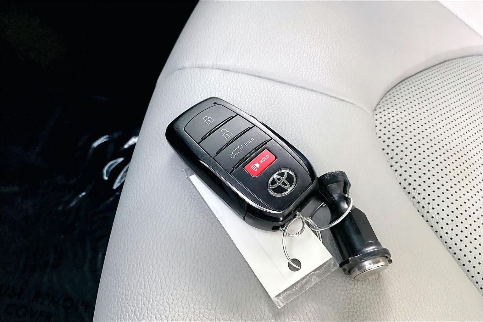 Used 2024 Wind Chill Pearl Toyota XLE image 14