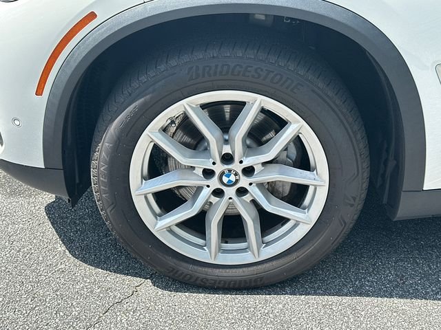 Used 2021 White BMW xDrive40i image 11