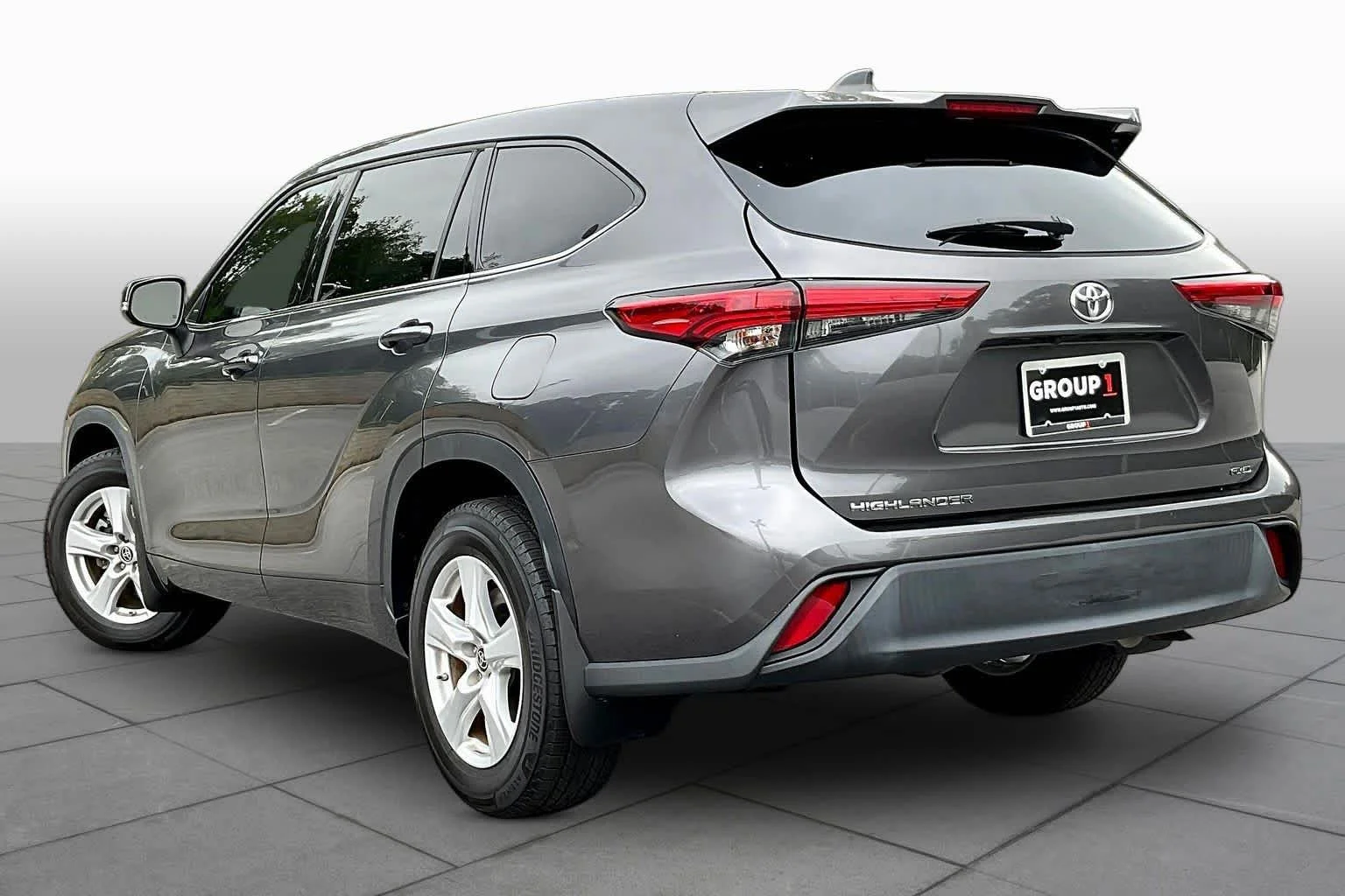 Used 2022 Magnetic Gray Metallic Toyota L image 12