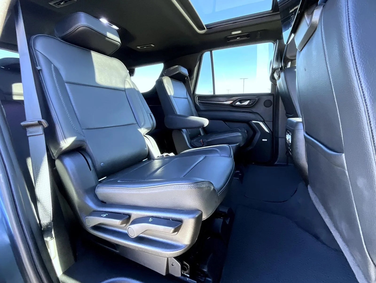 Used 2021 Blue GMC Denali image 23