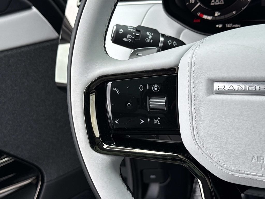 New 2026 Ostuni Pearl White Land Rover Dynamic SE image 7