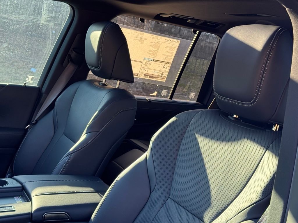2025 Lexus LX 700h Luxury - Photo 16