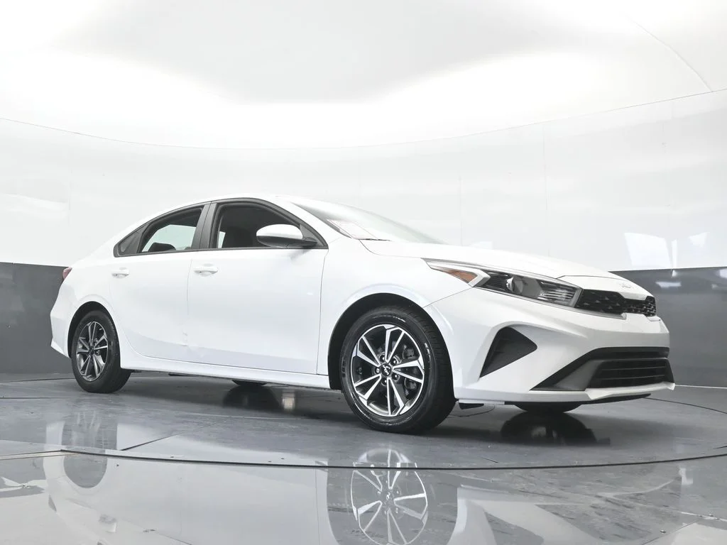 Used 2023 Snow White Pearl Kia LXS image 55