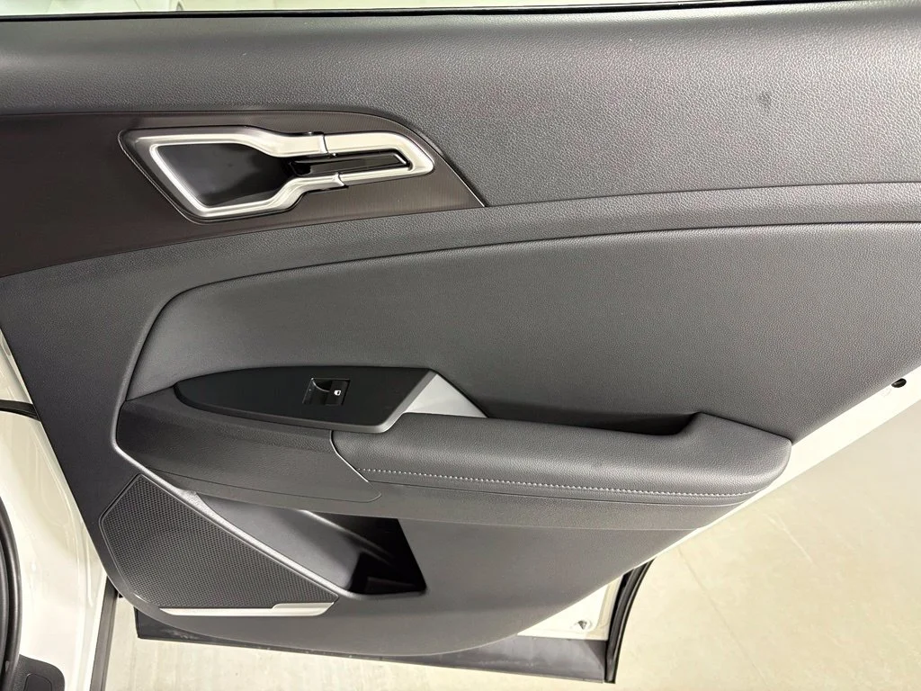 New 2027 Snow White Pearl Kia EX image 19