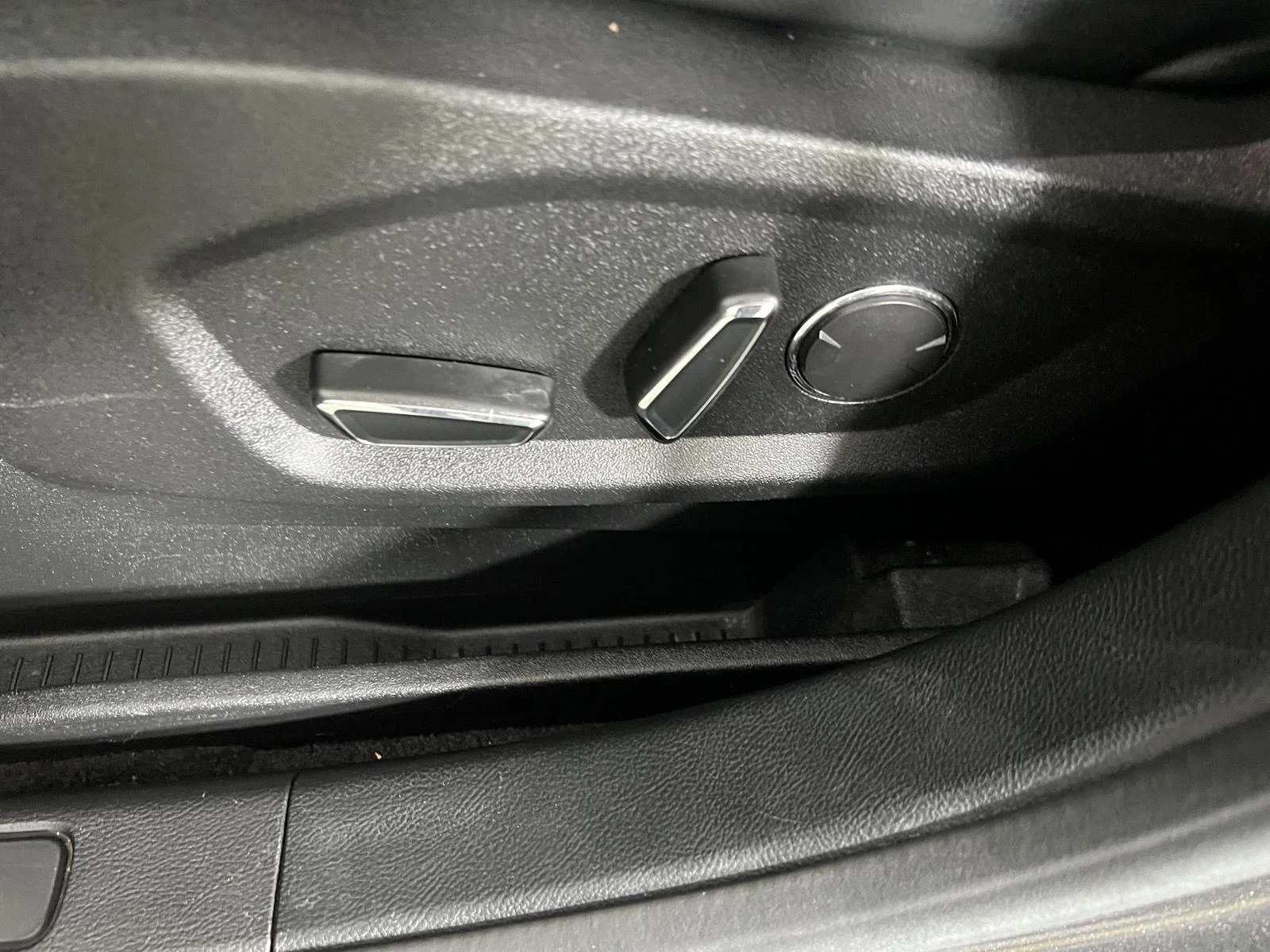 Used 2019 Magnetic Ford SEL image 6