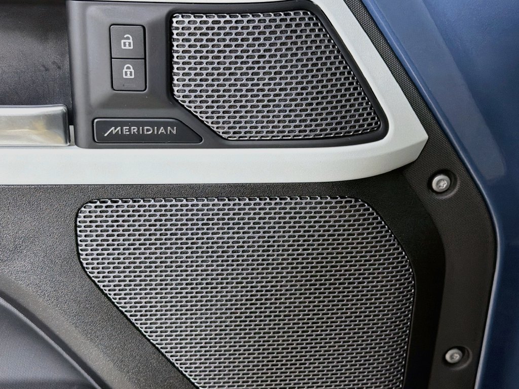 Used 2021 Blue Land Rover SE image 19