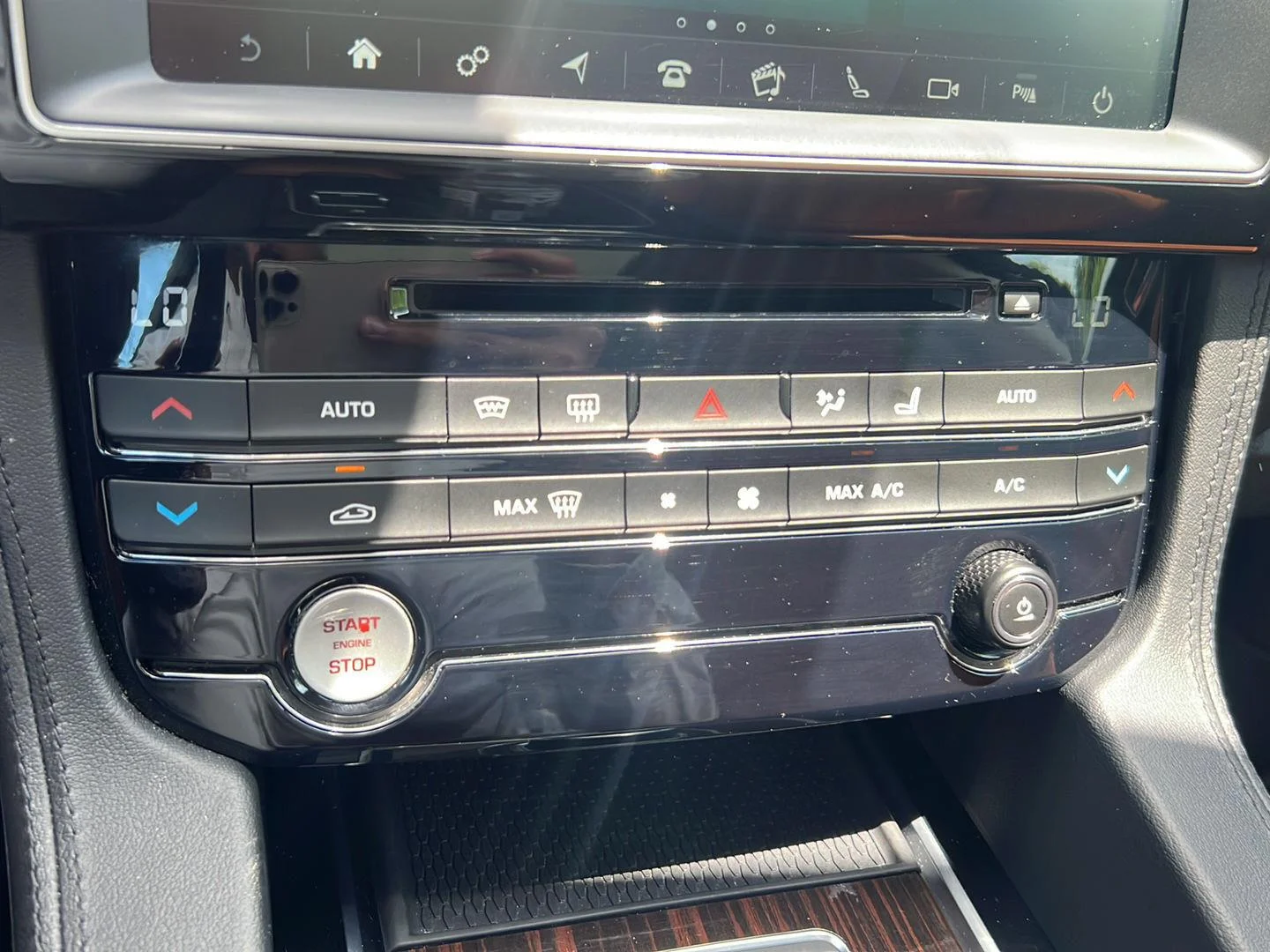 Used 2018 Yulong White Metallic Jaguar 30t Portfolio image 16