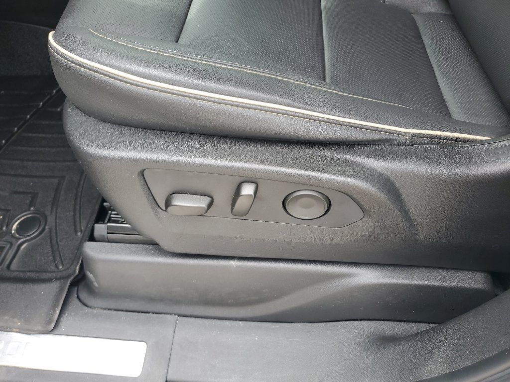 Used 2023 SILVER SAGE METALLIC Chevrolet Premier image 16