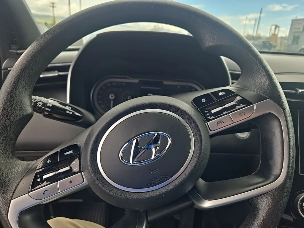 Used 2022 Hampton Gray Hyundai SEL image 12