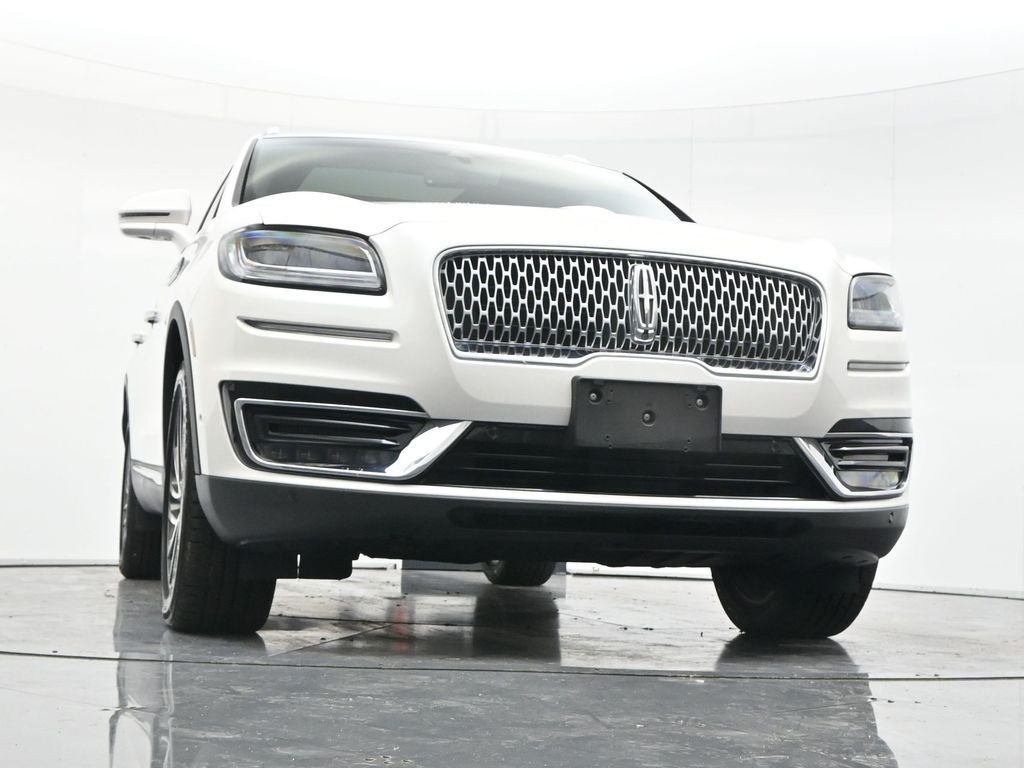 Used 2019 White Platinum Clearcoat Metallic Lincoln Reserve image 45