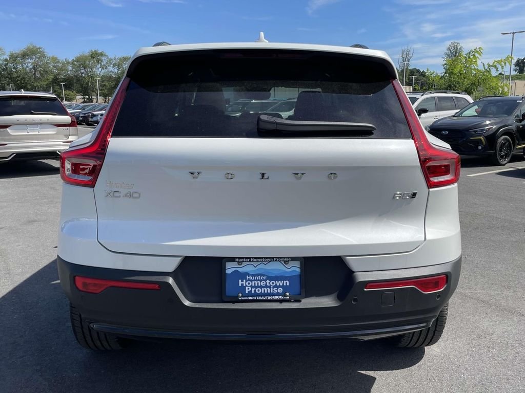 2026 Volvo XC40 Plus - Photo 29