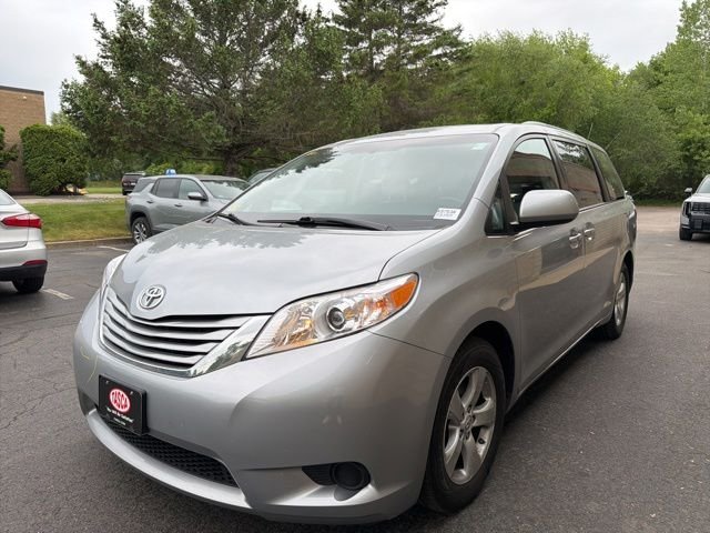 2016 Toyota Sienna LE V6 7-Passenger Access Seat's photo