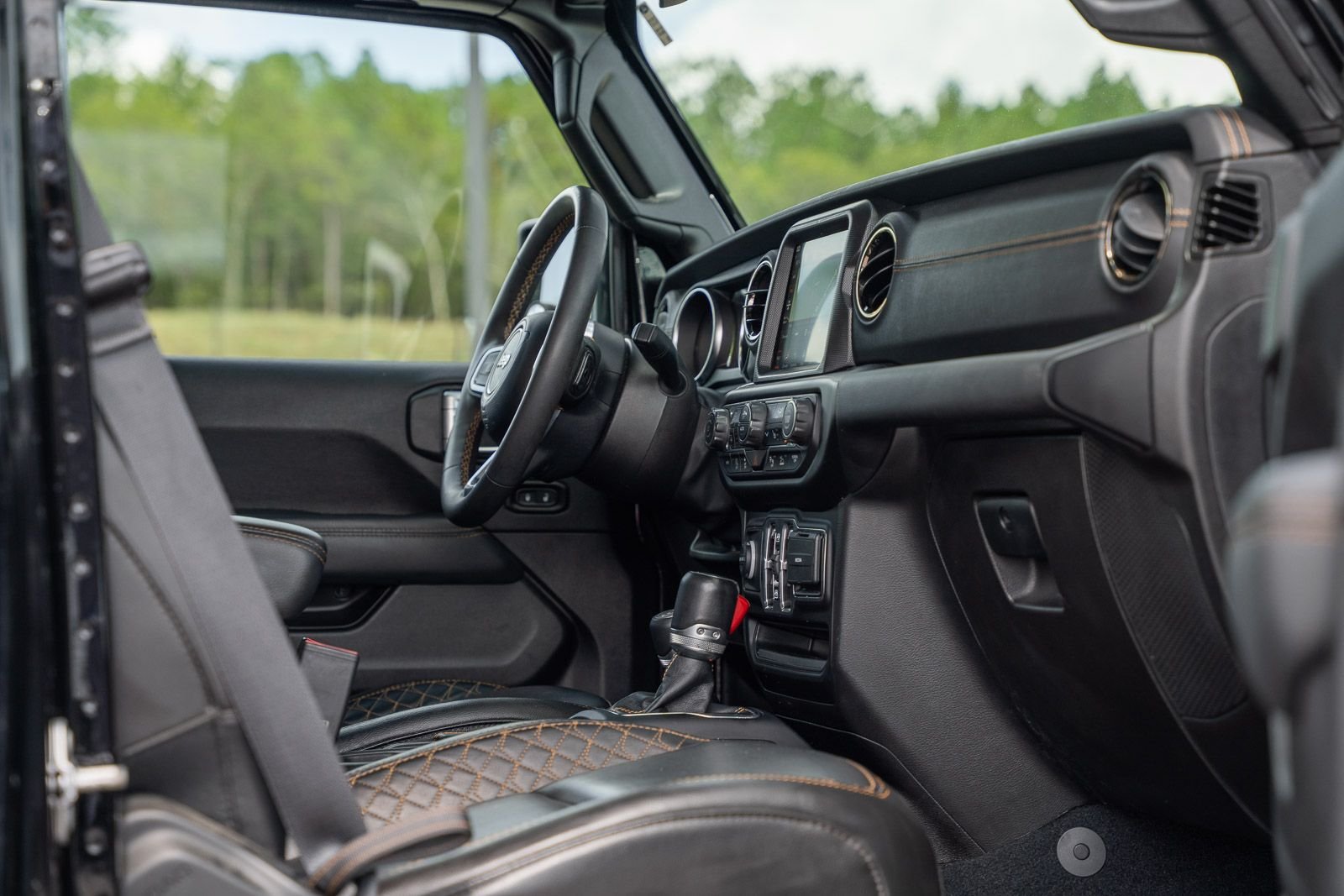 Used 2023 Black Jeep Overland image 13