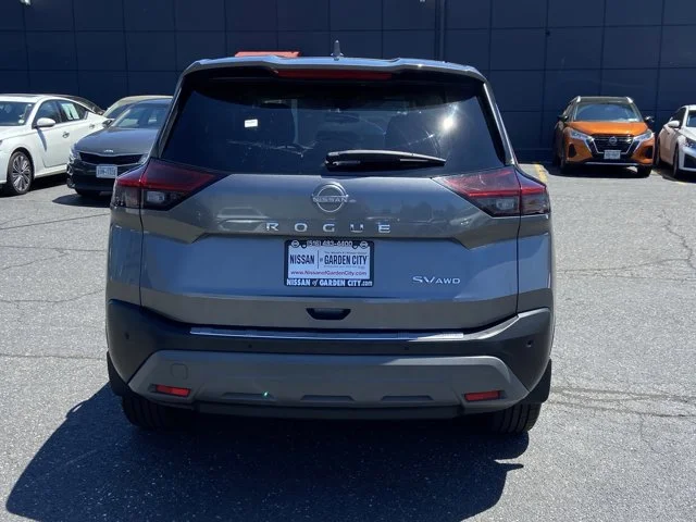 Certified Used 2022 Gun Metallic Nissan SV image 5