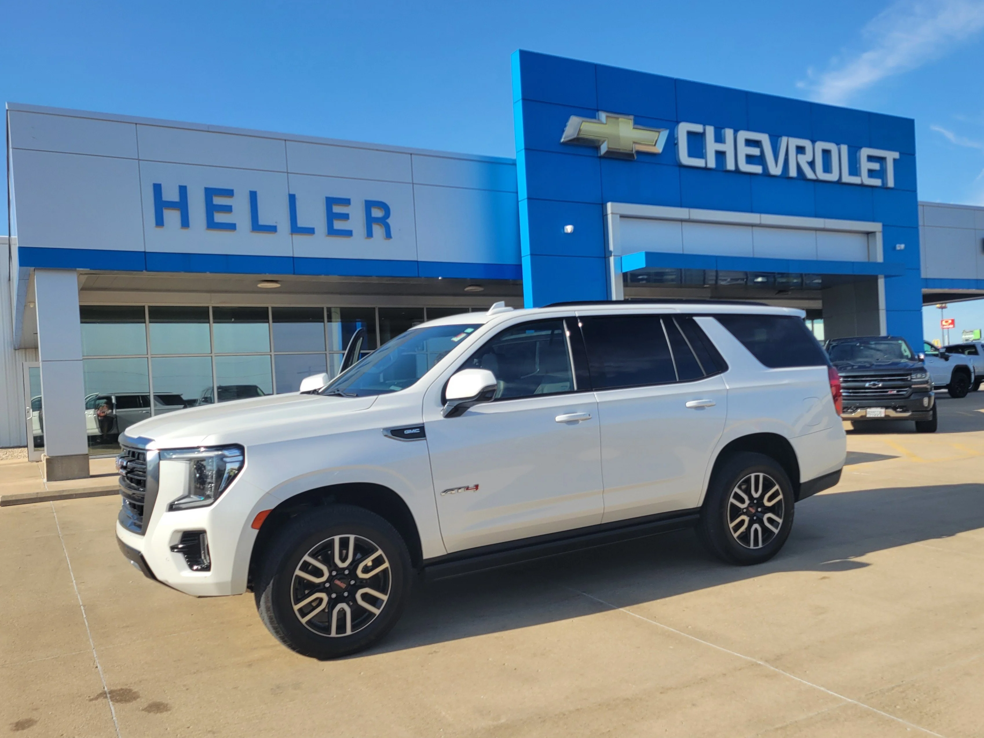 Used 2021 WHITE FROST TRICOAT GMC AT4 image 3