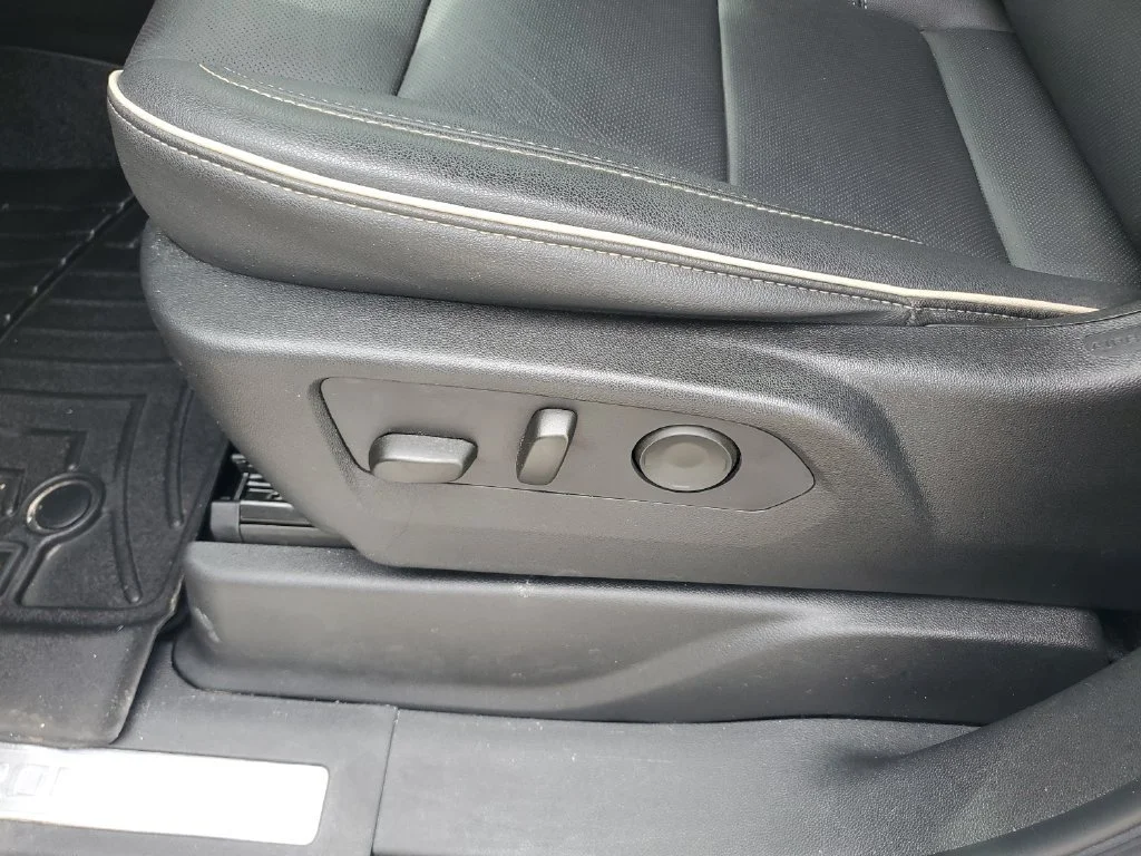 Used 2023 SILVER SAGE METALLIC Chevrolet Premier image 16