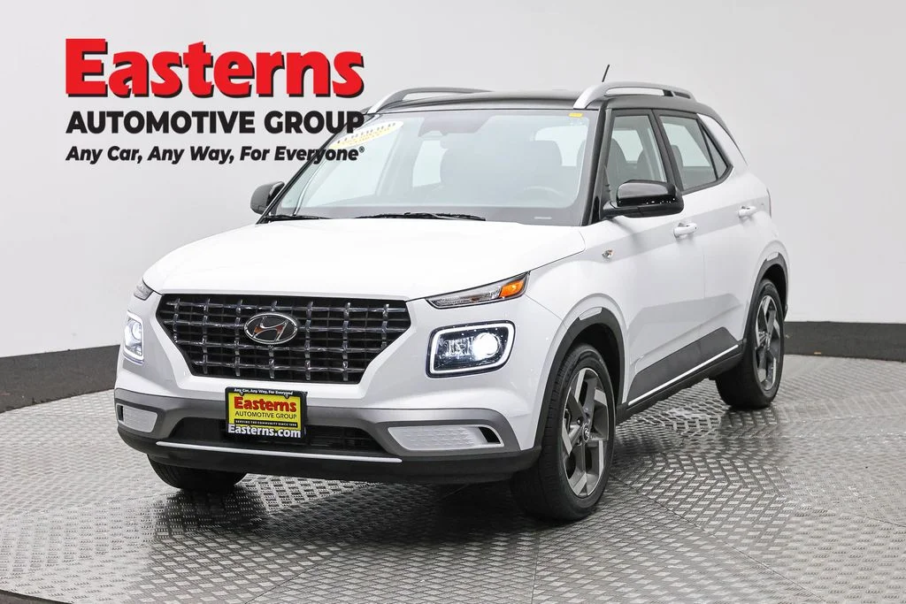 Used 2025 White Hyundai Limited image 1