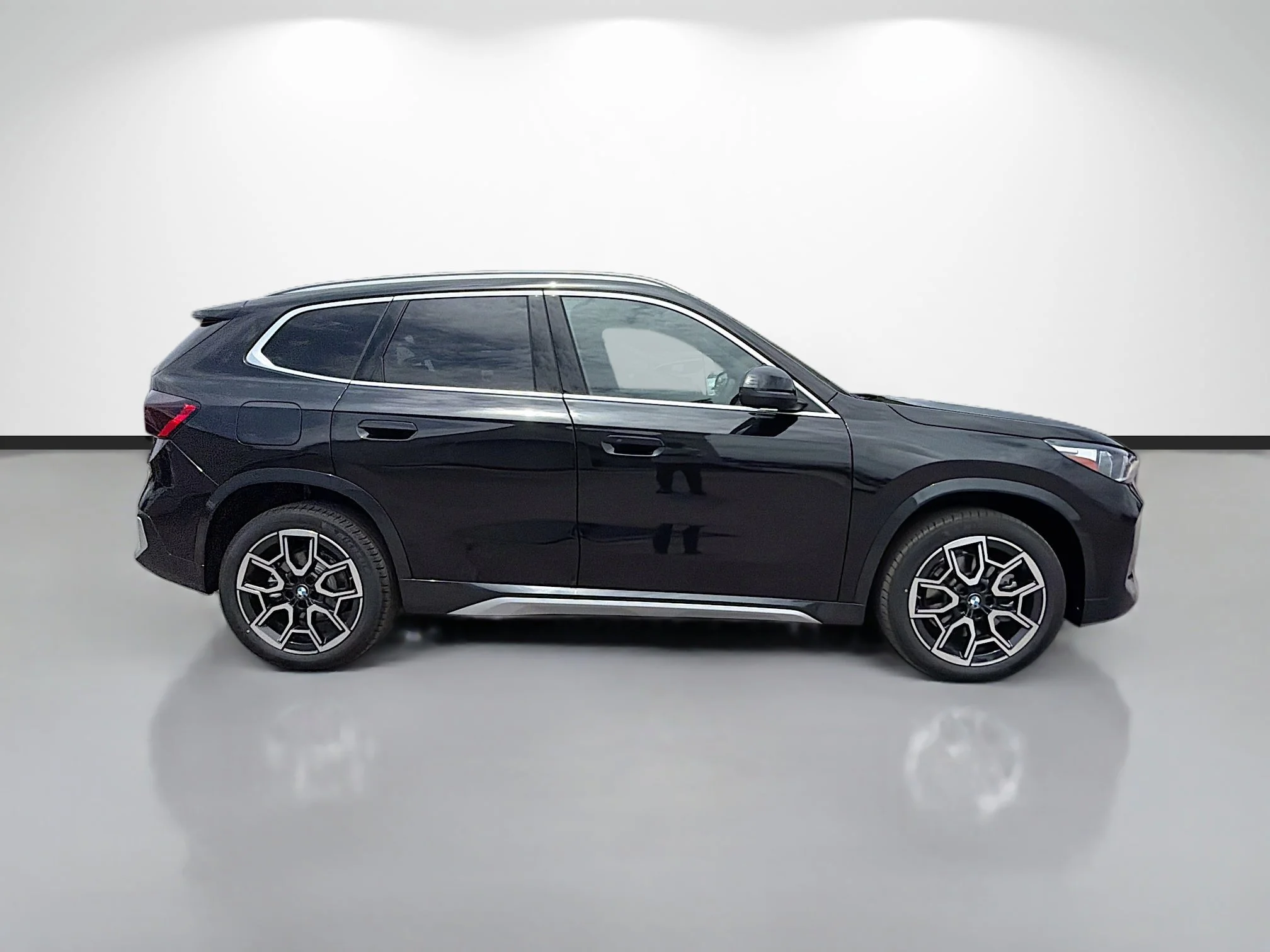 New 2026 Black Sapphire Metallic BMW xDrive28i image 2