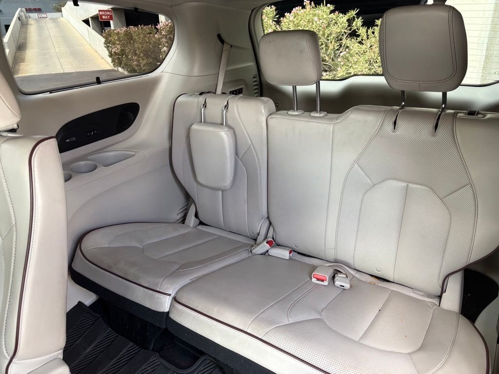Used 2017 White Chrysler Limited image 11