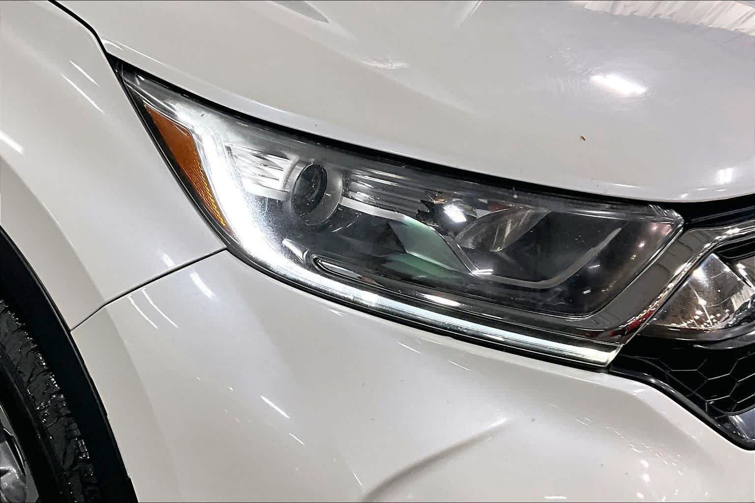 Used 2017 White Diamond Pearl Honda EX-L image 28