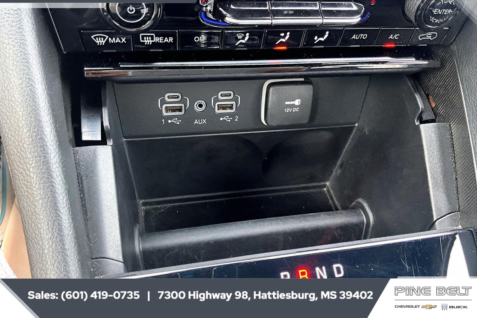 Used 2025 Diamond Black Crystal Pearlcoat Jeep Limited image 24