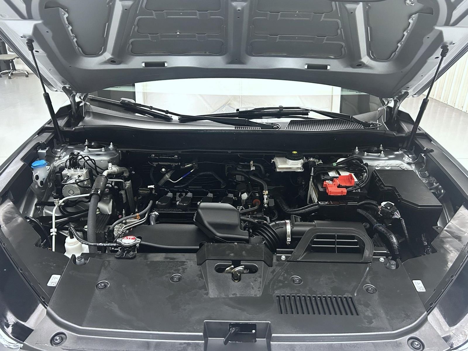 Used 2025 Silver Honda EX-L image 25