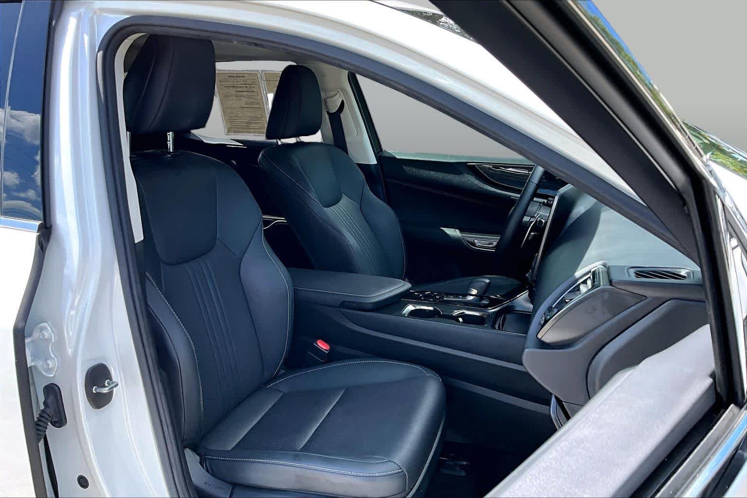 Used 2024 Eminent White Pearl Lexus Premium image 9
