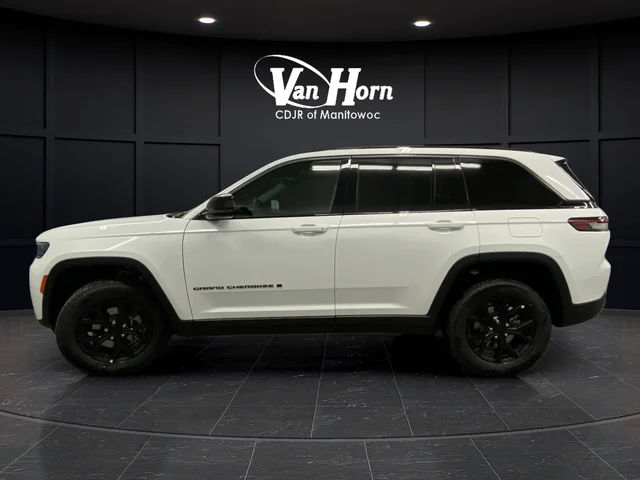 New 2026 Bright White Clear-Coat Exterior Paint Jeep Altitude image 13