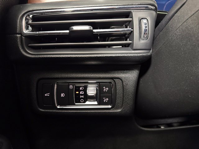 Used 2021 Silver Lincoln Reserve image 21