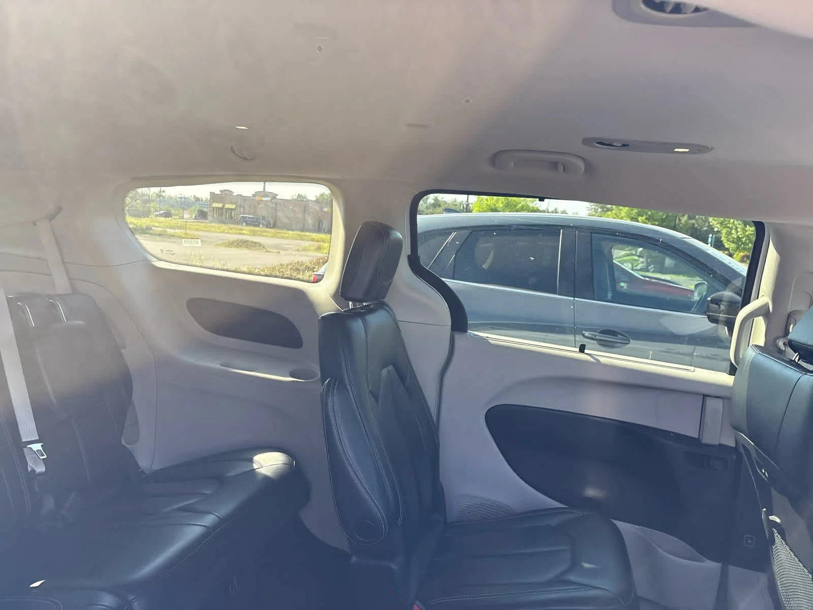Used 2023 Bright White Clearcoat Chrysler Touring L image 9