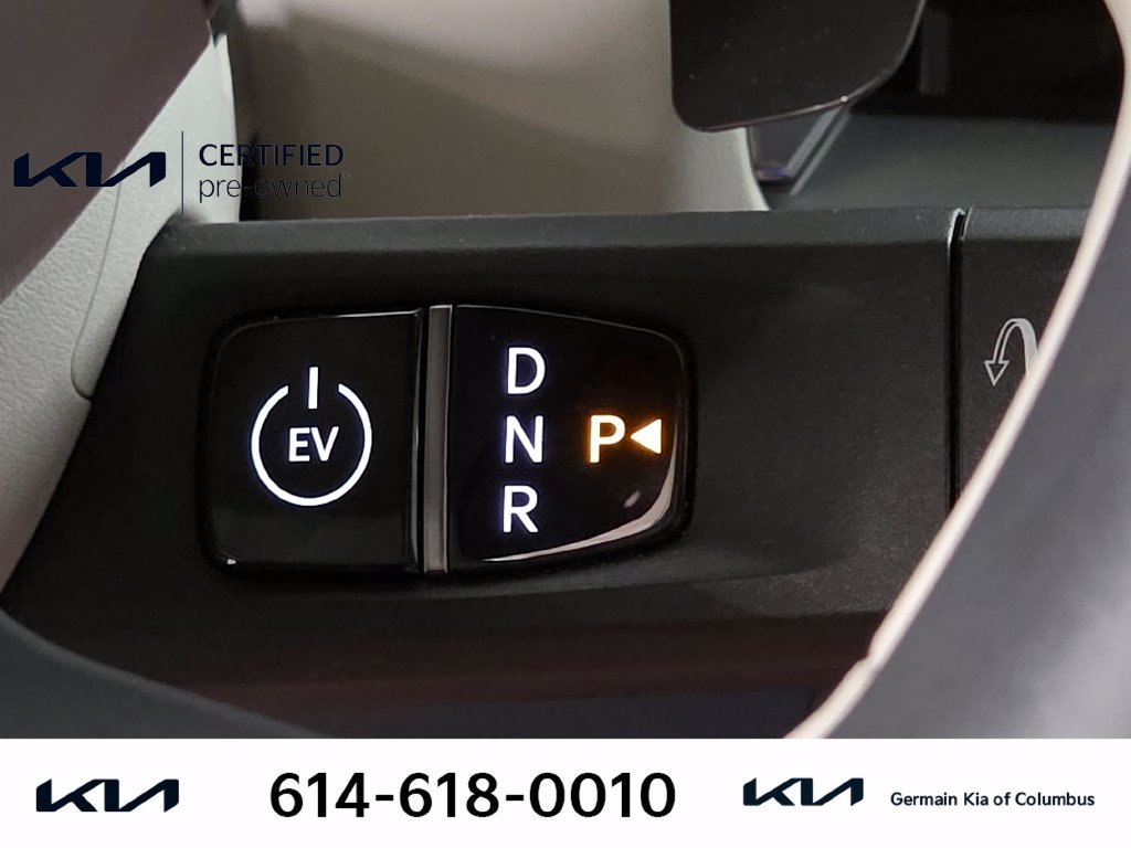 Used 2024 White Kia Land image 31