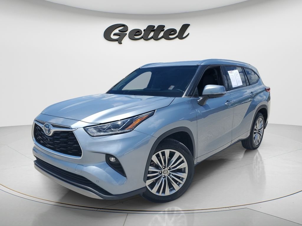 Used 2022  Toyota Platinum image 1