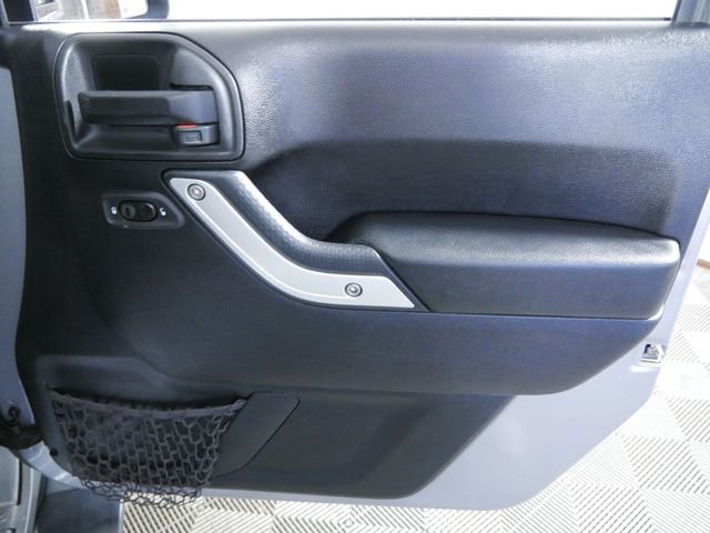 Used 2016 Silver Jeep Unlimited Sahara image 11